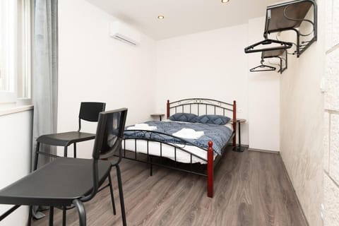 Bedroom, air conditioner