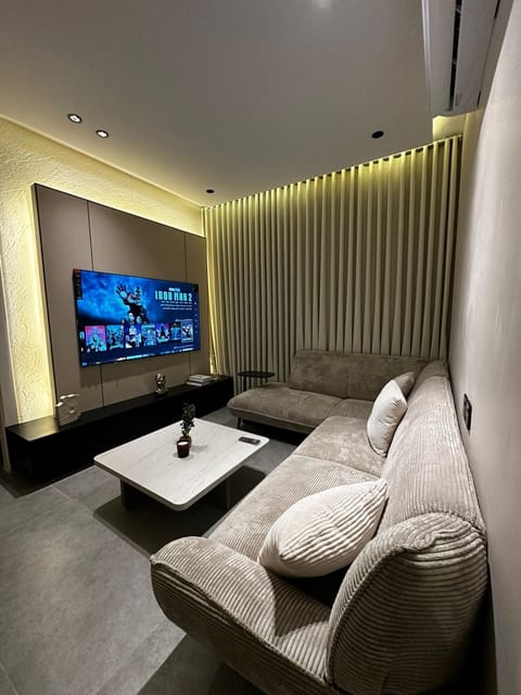 Communal lounge/ TV room, TV and multimedia, Living room, Seating area, Evening entertainment