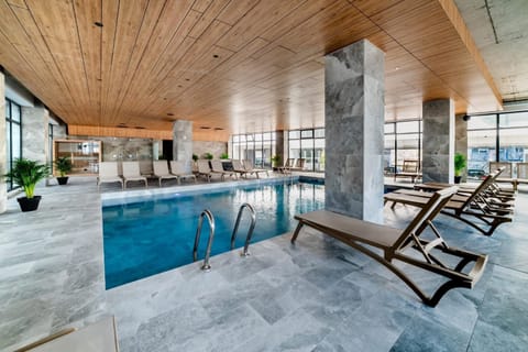 Swimming pool, sunbed