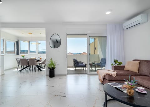 Balcony/Terrace, Living room, Dining area