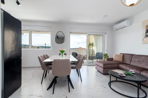 Natura Vita Apartment-New Modern Apartment with City View & two Free Parking Spaces-10 min Walk to Trogir Old Town Apartment in Trogir