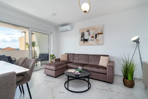 Natura Vita Apartment-New Modern Apartment with City View & two Free Parking Spaces-10 min Walk to Trogir Old Town Apartment in Trogir