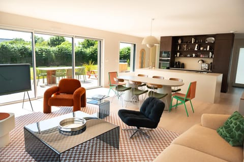 Living room, Dining area