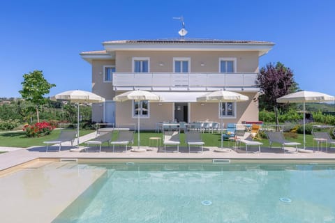 Property building, Garden, Swimming pool
