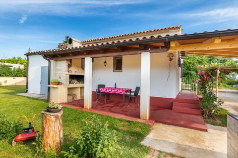 Property building, BBQ facilities, Garden