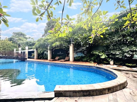 Day, Garden, Swimming pool, sunbed