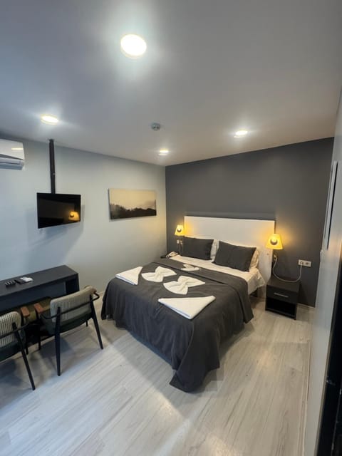 Communal lounge/ TV room, Bed, Bedroom