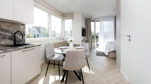 Kitchen or kitchenette, Living room, Seating area, Dining area, pet friendly, stove
