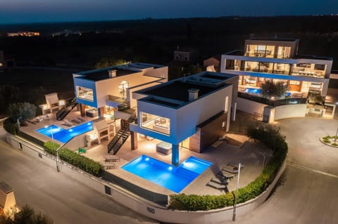 Garden, Swimming pool