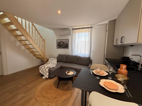 M112 Marquer Superbe T4 spacieux avec balcon, proche de Genève Apartment in Annemasse