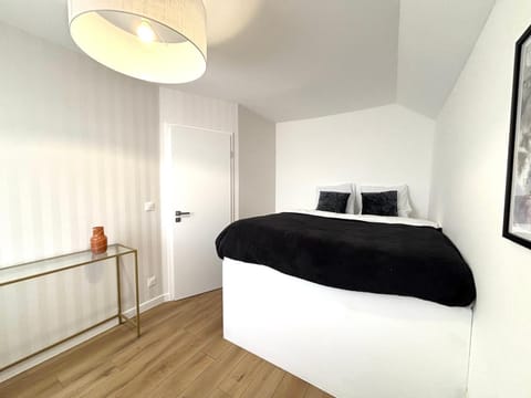 M112 Marquer Superbe T4 spacieux avec balcon, proche de Genève Apartment in Annemasse