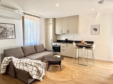 M112 Marquer Superbe T4 spacieux avec balcon, proche de Genève Apartment in Annemasse