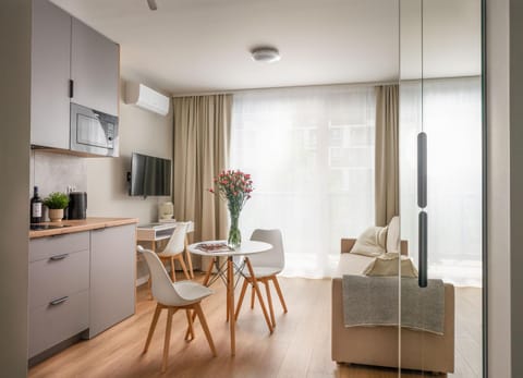 TV and multimedia, Living room, Seating area, Dining area, oven