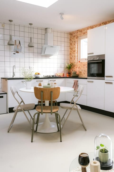 Kitchen or kitchenette, Dining area, dishwasher, oven, stove