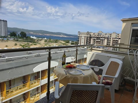 View (from property/room), Balcony/Terrace, Balcony/Terrace, Kitchen or kitchenette, Beach