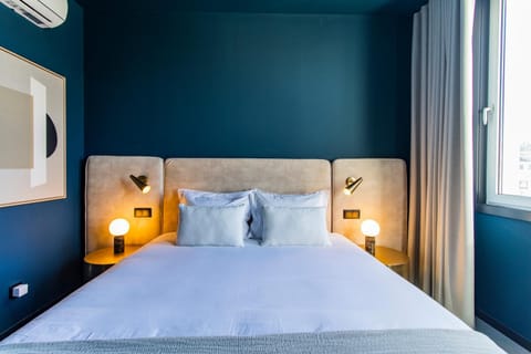 Bed, Photo of the whole room, Bedroom, air conditioner