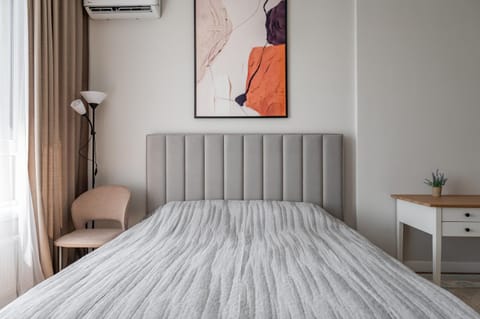 Bed, Photo of the whole room, Bedroom, air conditioner