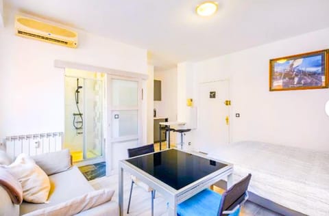 Communal lounge/ TV room, Living room