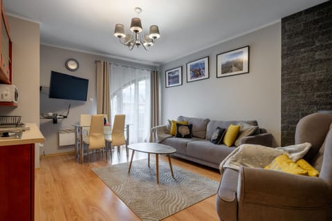 TV and multimedia, Kitchen or kitchenette, Living room, Seating area