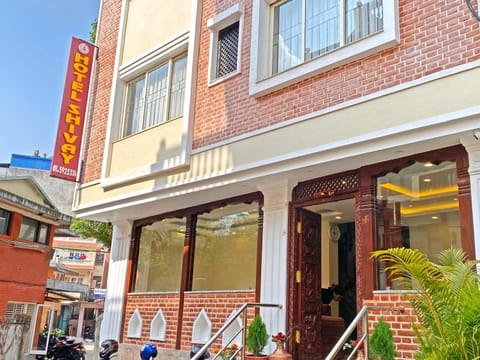 Property building, Facade/entrance, Day