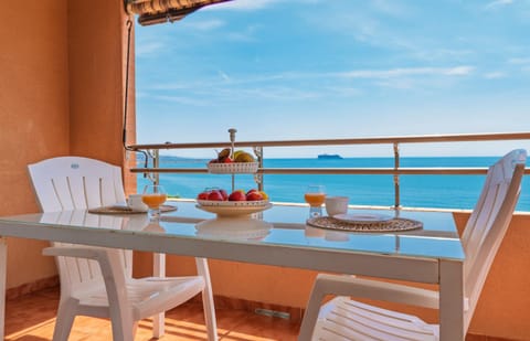 Amplio apartamento frente al mar Apartment in Malaga