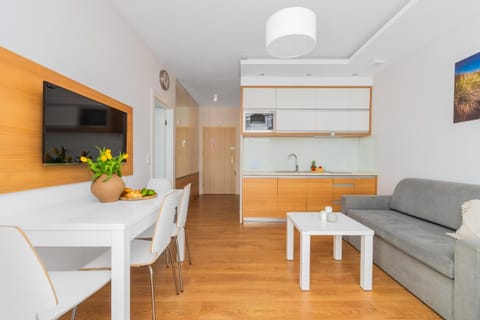 Kitchen or kitchenette, Seating area, dishwasher, microwave, air conditioner