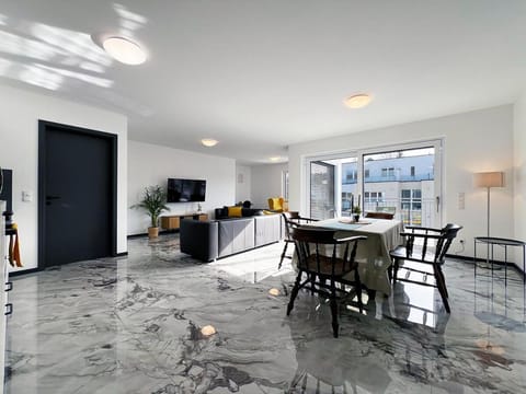 Communal lounge/ TV room, TV and multimedia, Living room, Seating area, Dining area, Evening entertainment