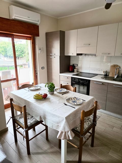 Kitchen or kitchenette, Living room, Seating area, stove