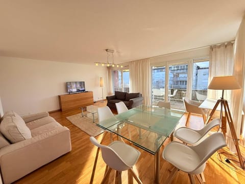 178 Good location spacious and free parking included Apartment in Lausanne