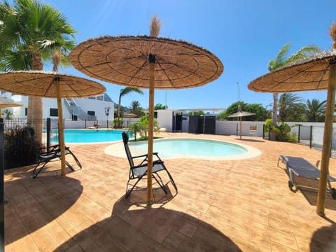 Pool view, Swimming pool, sunbed