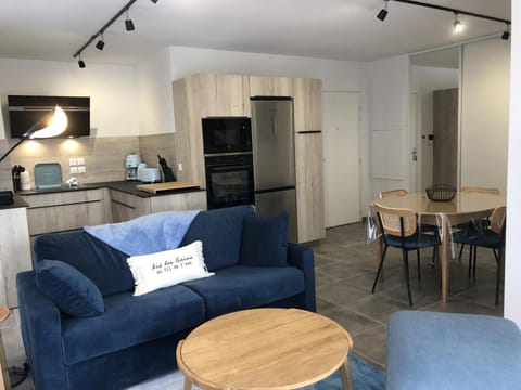 Living room, Dining area, dishwasher, internet, microwave, oven, kitchen
