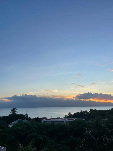 Beau studio- vue mer- Plage à pied Apartment in Les Abymes