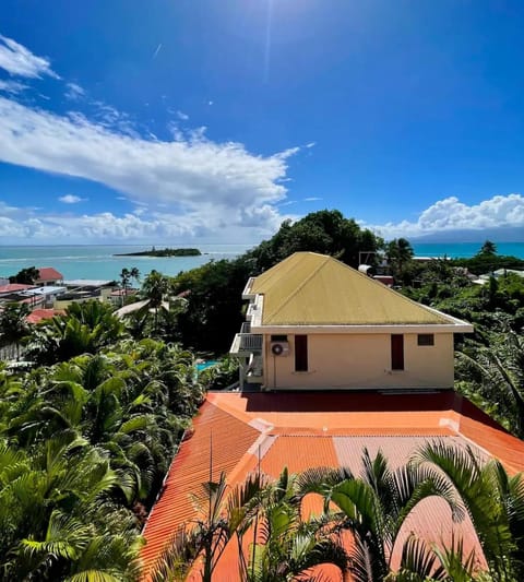 Beau studio- vue mer- Plage à pied Apartment in Les Abymes
