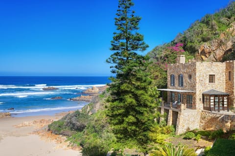 Property building, Spring, Day, Natural landscape, Garden, Beach, Mountain view, Sea view