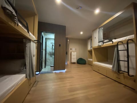 Bedroom, bunk bed