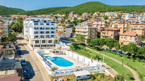 Property building, Natural landscape, City view, Mountain view, Pool view
