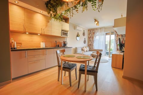Coffee/tea facilities, Balcony/Terrace, Kitchen or kitchenette, Living room, Breakfast, microwave