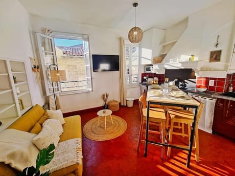 TV and multimedia, Living room, Seating area, Dining area