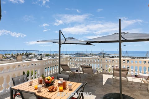 Azurenting - vue sur le port - roof top 3 Apartment in Antibes