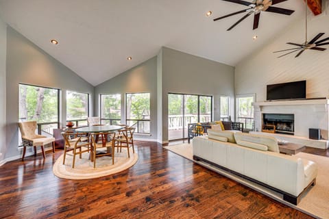 Waterfront Seguin Lake House Near Downtown House in Seguin