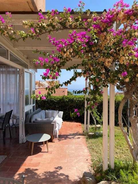 View (from property/room), Balcony/Terrace, Garden view