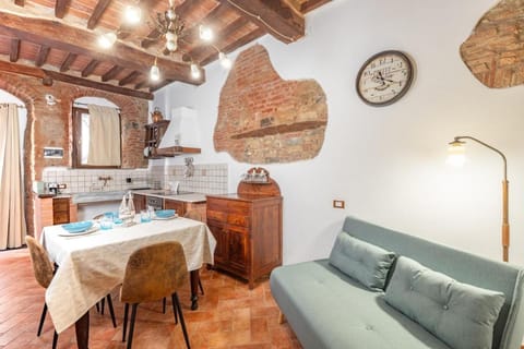 Nido nel vicolo sea and old town Apartment in Piombino