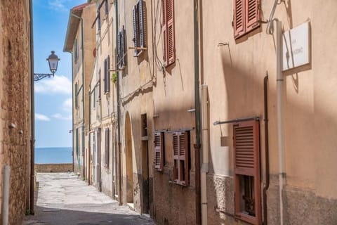 Nido nel vicolo sea and old town Apartment in Piombino