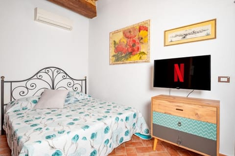 Nido nel vicolo sea and old town Apartment in Piombino