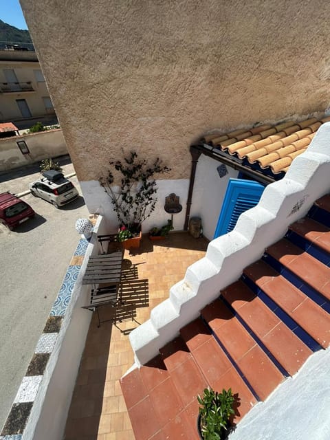 Property building, Balcony/Terrace, Street view