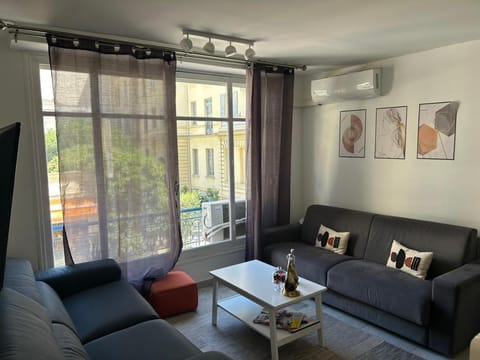Living room, Seating area, Dining area, air conditioner