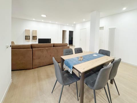TV and multimedia, Living room, Dining area