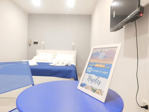Communal lounge/ TV room, Bed, TV and multimedia, Photo of the whole room, Bedroom