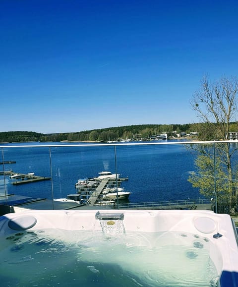 Hot Tub, Balcony/Terrace, Seating area, Lake view
