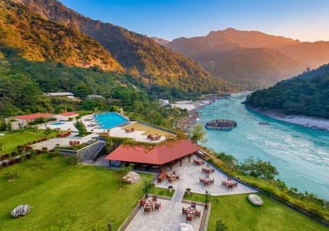 Restaurant/places to eat, View (from property/room), View (from property/room), Swimming pool